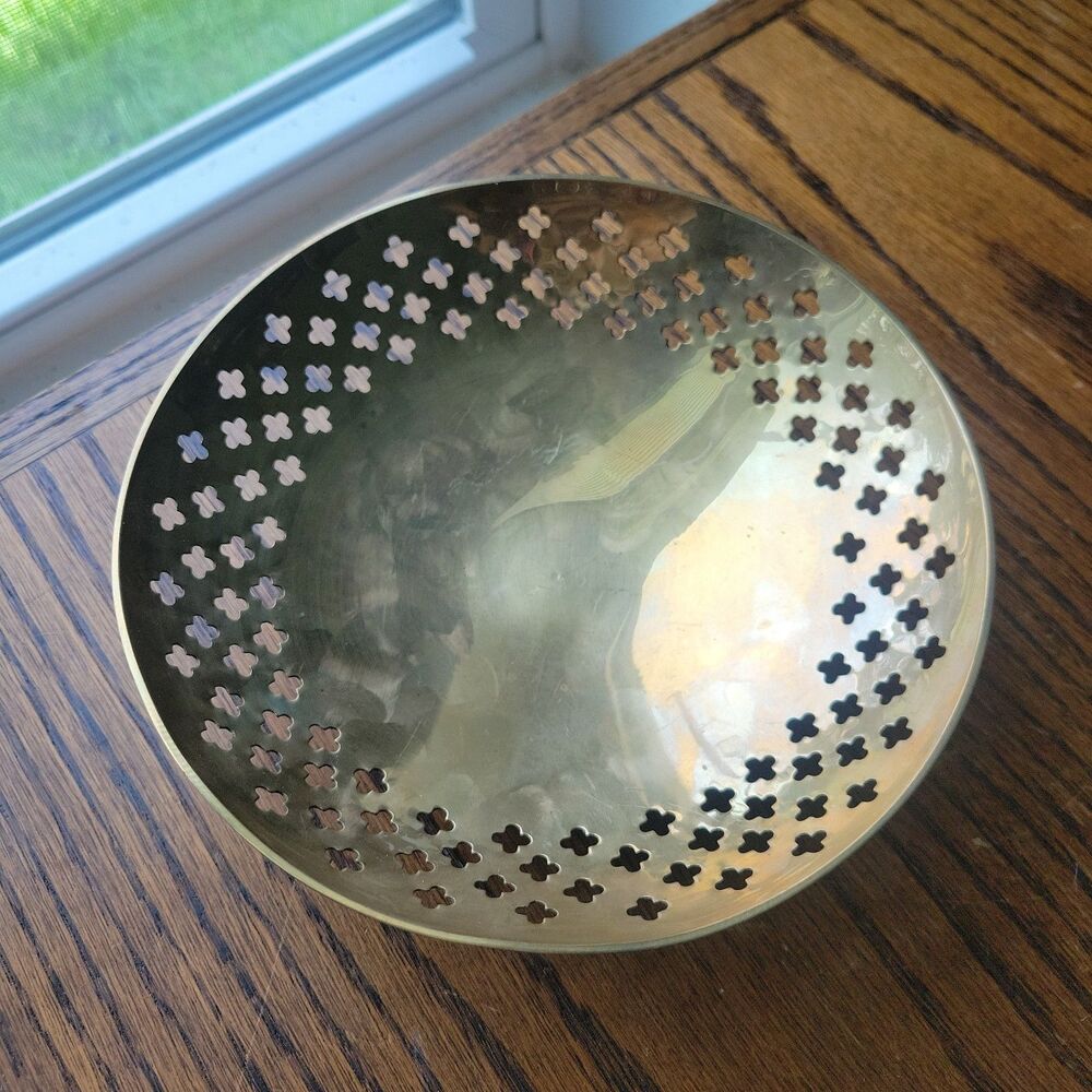 Vtg Quatrefoil Pierced Brass Bowl Footed India MCM Boho Retro 70s 7" round